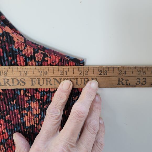 Pleione Sleeveless Blouse Pleated Floral Print Tie in Back Size Medium - Picture 3 of 10